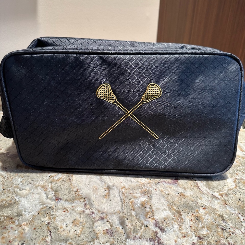 🎉 HP 🎊 Thirty-One Black Small Travel Bag